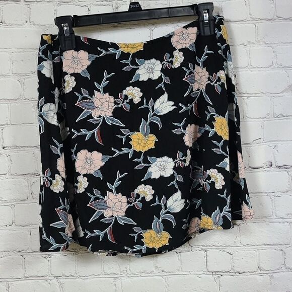 Kendall & Kylie Black Crepe Floral Mini Skirt PacSun Flowy Soft Kardashian Celeb - Picture 2 of 5